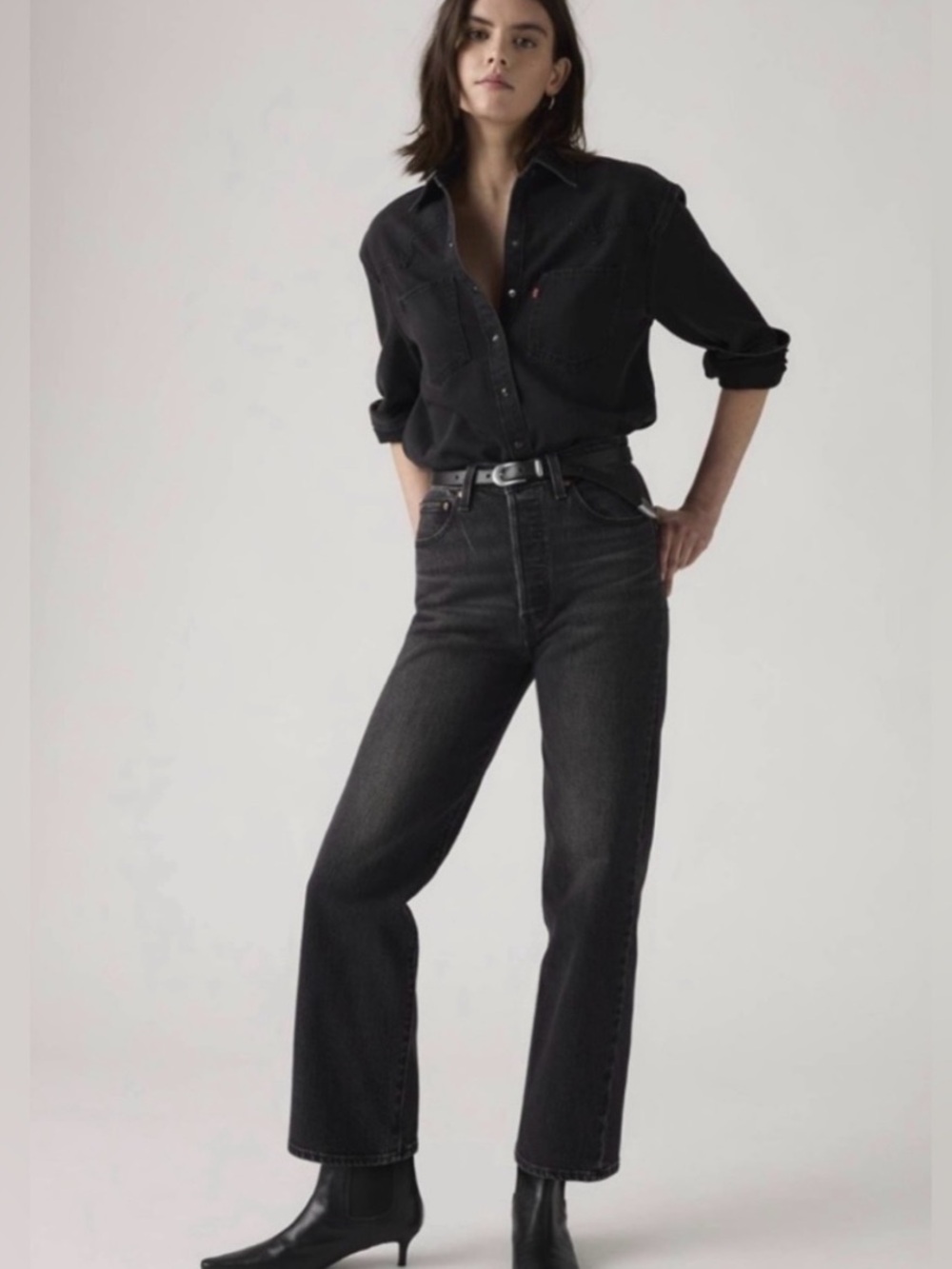 Levi’s Women’s Ribcage Straight Ankle Buttonfly Black Wash Size 30.